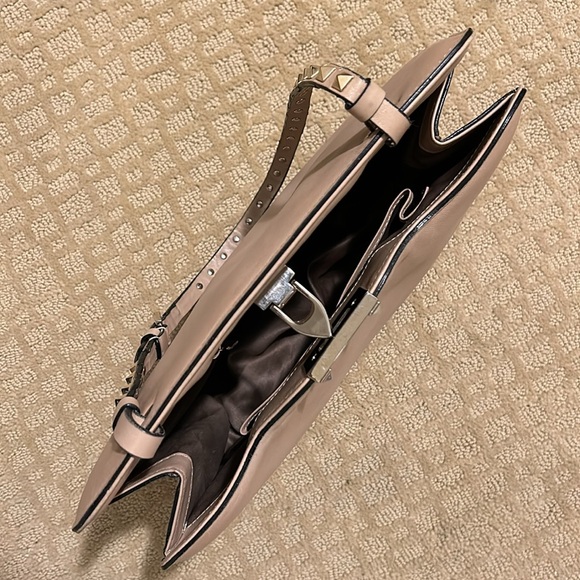 Valentino Rock Stud Nude Poudre Leather Shoulder Hand Bag - Picture 13 of 14